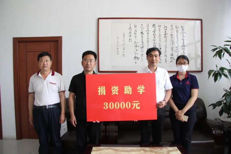 Loving donation to help resume school -- Longgang group's love donation to Yinma Shanyang primary school